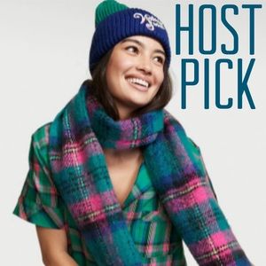 Victoria’s Secret Green/Blue Colorblock Beanie